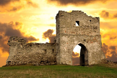 Portões em ruínas do Castelo Kremenets