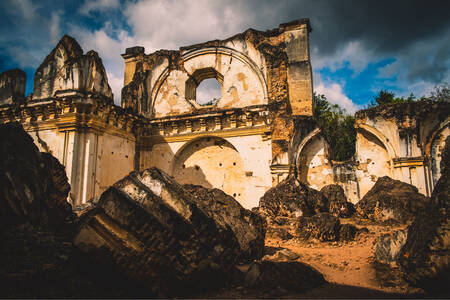 Antigua Guatemala'daki bir manastırın kalıntıları