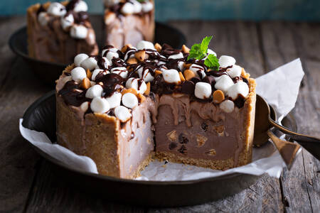 Ice cream cake with marshmallow