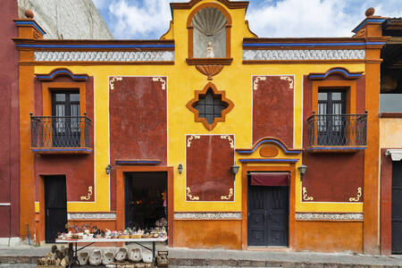 Фасада на къща в Бернал