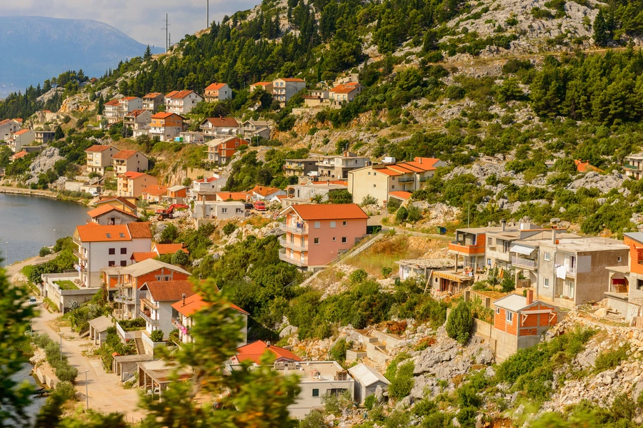 Huse på den kroatiske kyst