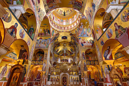Interiorul Catedralei Învierii lui Hristos din Podgorica