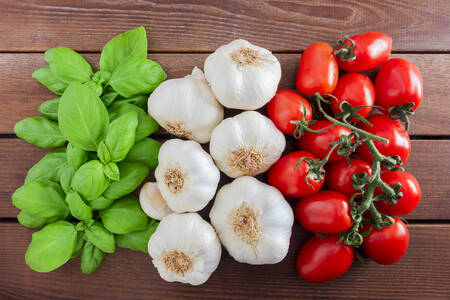 Basil, garlic and tomatoes