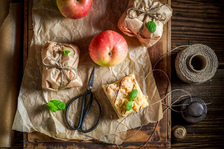Pie and apples on the table