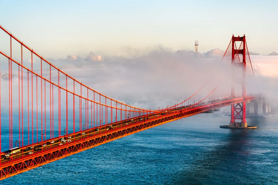 Ponte Golden Gate na névoa