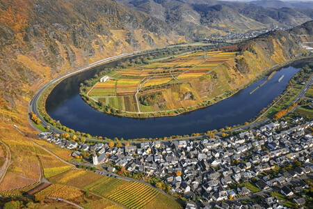 A bend in the Moselle River near Bremma, Germany