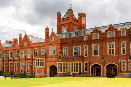Queens Egyetem épülete Belfastban