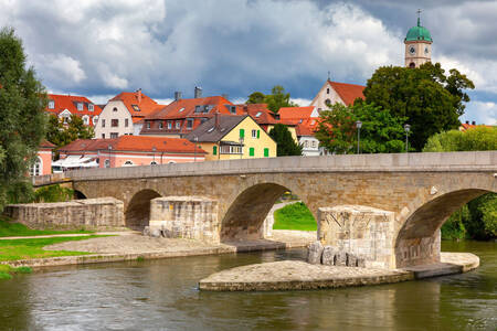 Regensburg'daki taş köprü