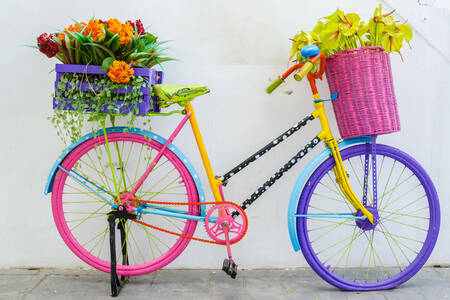 Велосипед с кошници с цветя