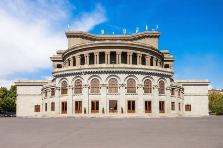 Teatro Acadêmico Nacional Armênio de Ópera e Ballet em homenagem a Alexander Spendiaryan