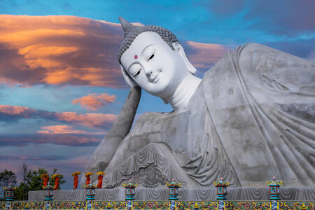 Mare statuie a lui Buddha