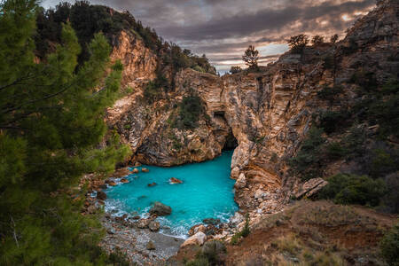 Bahía en las rocas