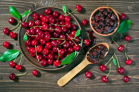 Cerezas maduras y mermelada