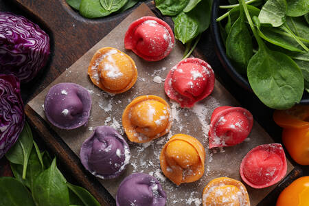Pangsit warna-warni