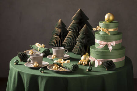 Koristeelliset joulukuuset ja lahjat