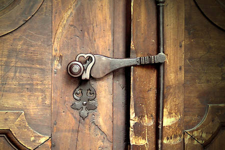 Cerradura de la puerta de la iglesia