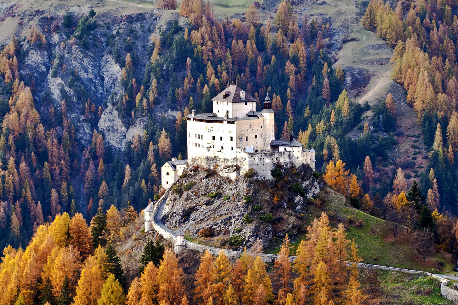 Замок Тарасп Швейцария