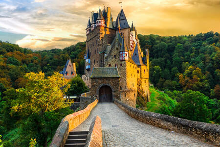 Forntida slott Eltz