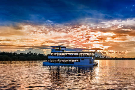 Zambezi Nehri üzerinde gün batımı