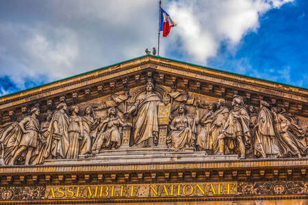 Барельєф фронтону Бурбонського палацу