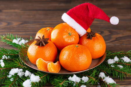 Mandarines avec un bonnet de Père Noël