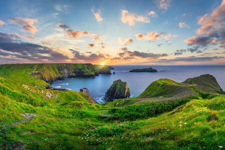 Zonsondergang boven Mullion Cove