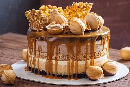 Cake with nuts and caramel glaze