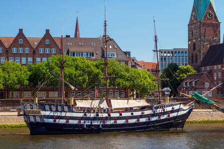 Zeilboot op de rivier de Weser