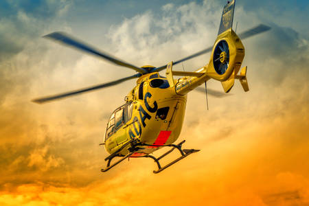 Žltý záchranný vrtuľník