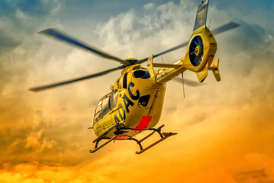 Helicóptero de rescate amarillo