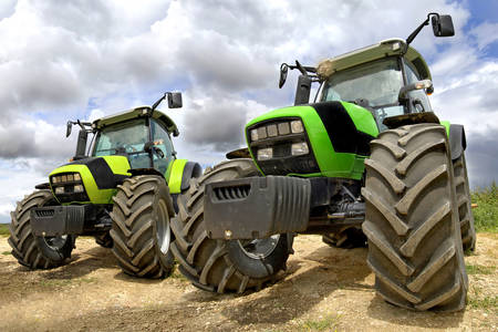 Traktor u polju