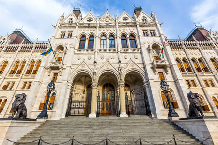 Fachada del edificio del parlamento húngaro
