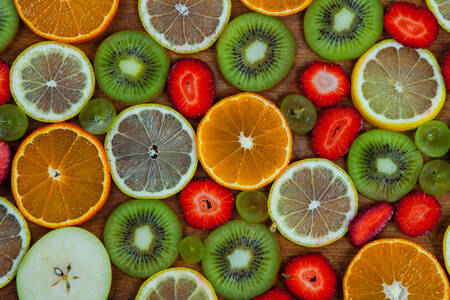 Frutas y bayas en rodajas