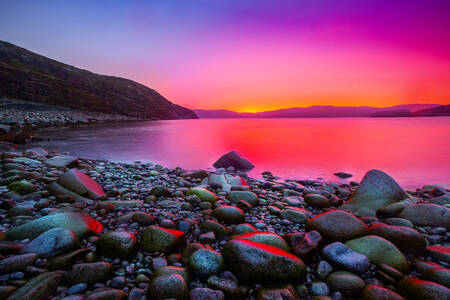 Coucher de soleil rose sur la mer