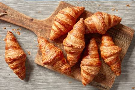 Croissants recién horneados