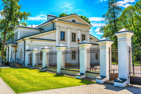 Tuskulenay Manor