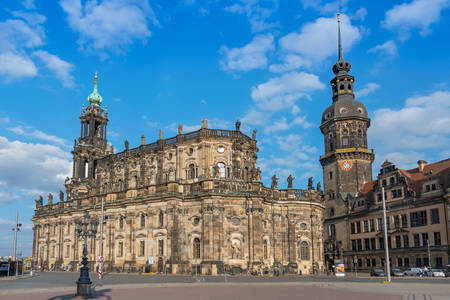 Castelo de Dresden e igreja da corte