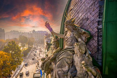 Статуя Свободы на крыше Музея этнографии и художественного промысла