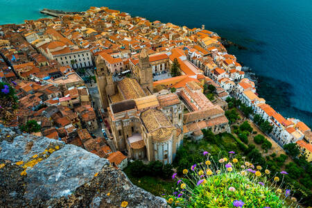 Draufsicht auf Cefalù