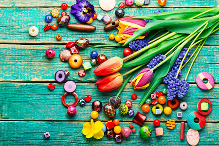 Perline e fiori multicolori