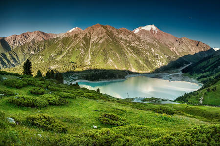 Velké jezero Almaty