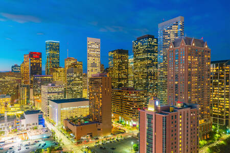 Wolkenkrabbers van Houston bij nacht