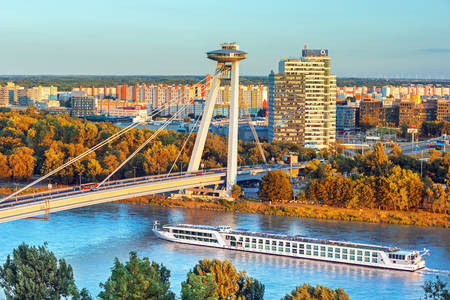 Híd a Duna folyón Pozsonyban