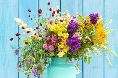 Helles Bouquet von Wildblumen