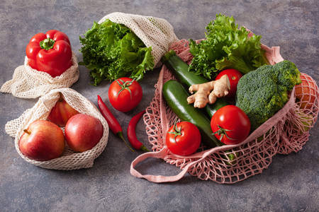 Légumes et fruits sur la table