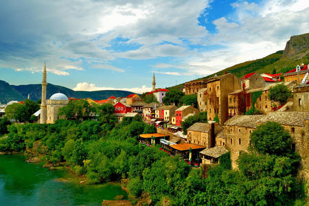 Pohled na domy v Mostaru