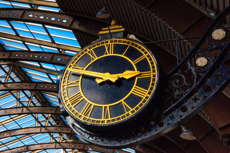 Uhr am Bahnhof in York