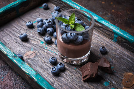 Chocolate pudding with blueberries