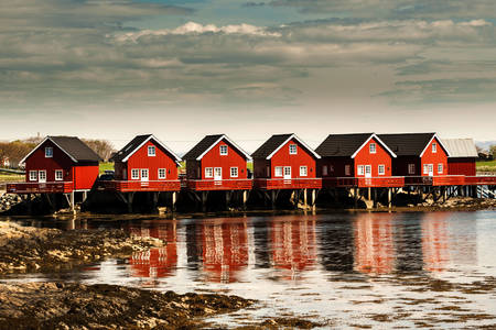 Norwegische Häuser am Wasser