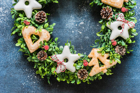 Couronne avec des biscuits au gingembre